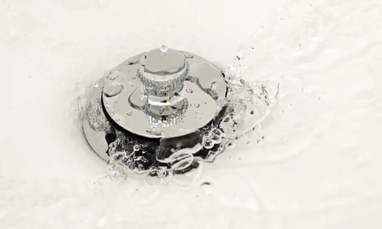 How to Clean the Bathtub Drain