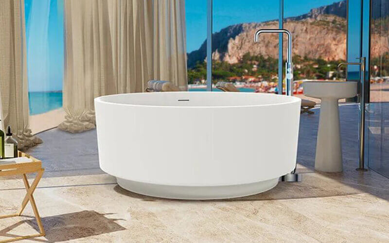 Japanese style round freestanding soaking tub