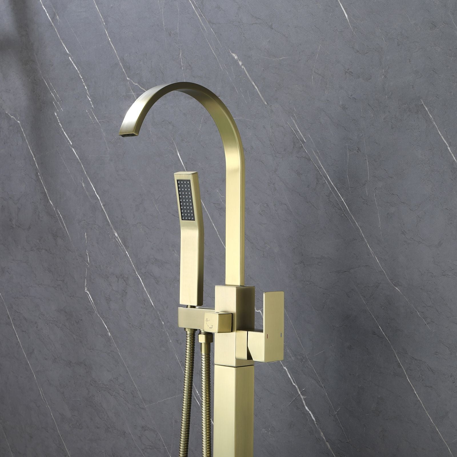 Level Handle Gold Freestanding Tub Filler Faucet Shower