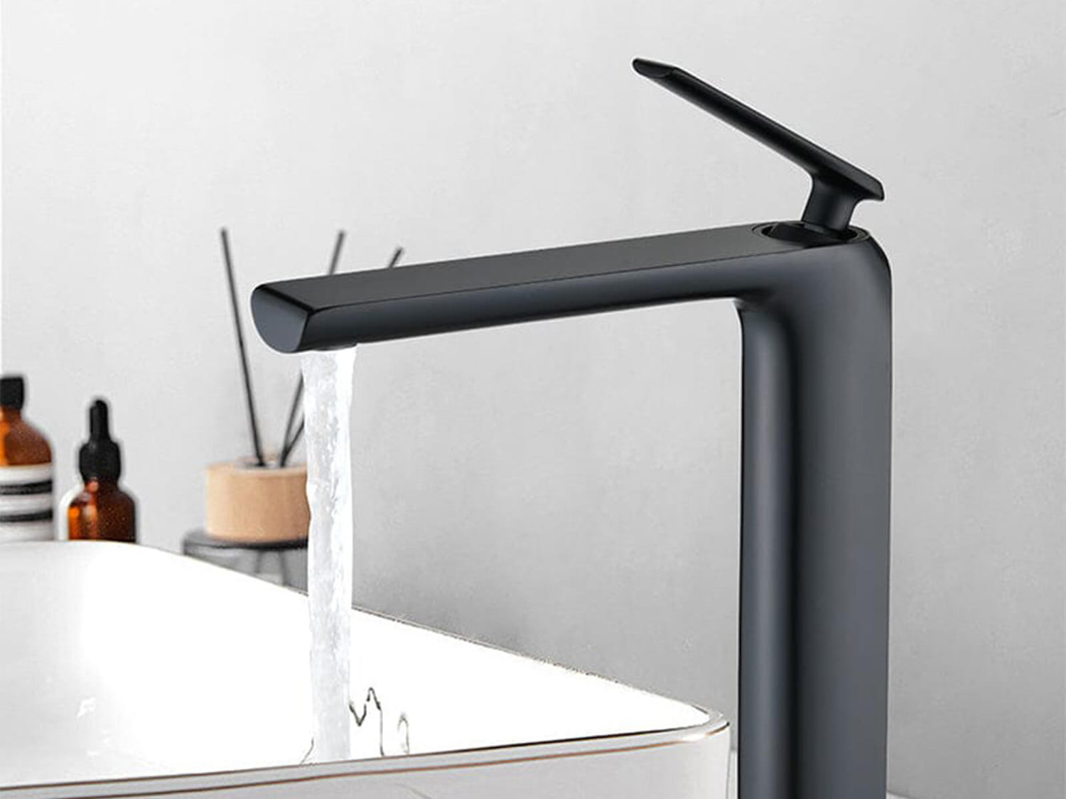 Low-profile matte finish single-hole faucet