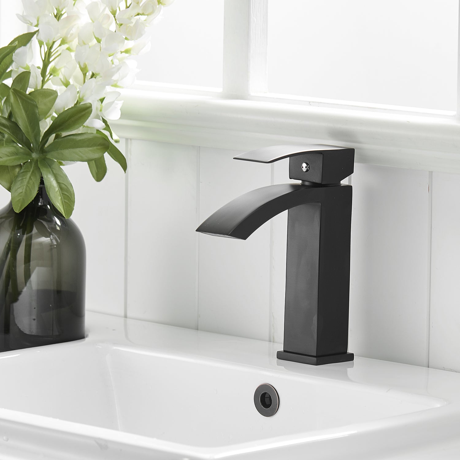 Modern Single Handle Bathroom Faucet Black