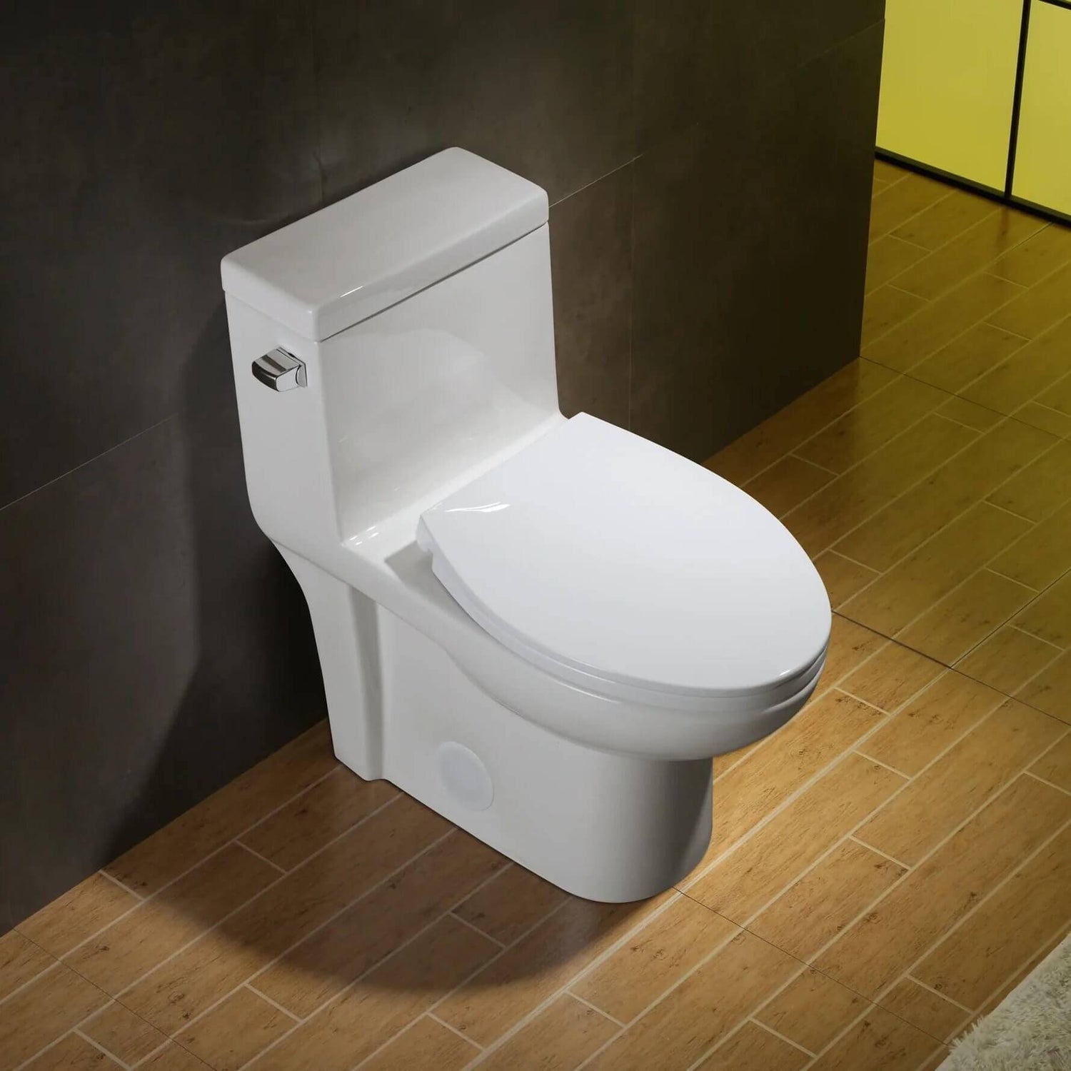 Traditional single flush toilet with slow-down seat